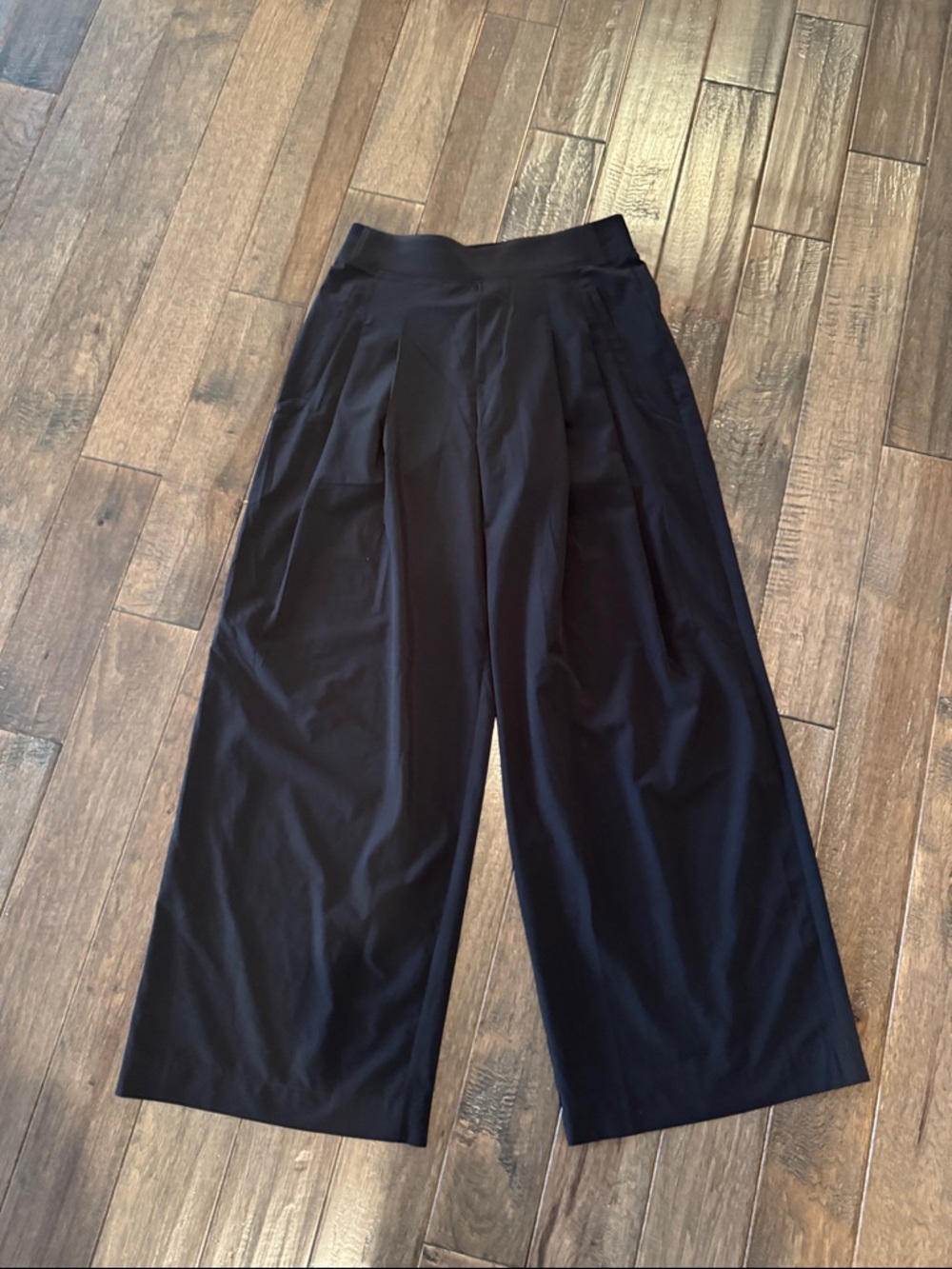 Athleta Black Wide-Leg High Rise Pants
Pinnacle